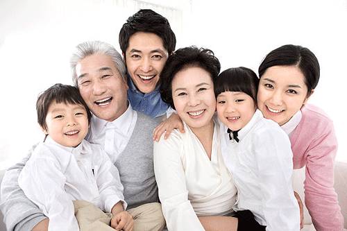 三立最新八点档一家人，共融情长，温馨上演
