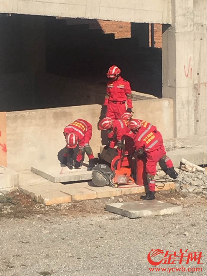 突发地震男子遭遇险境，英勇救援展现人间真情